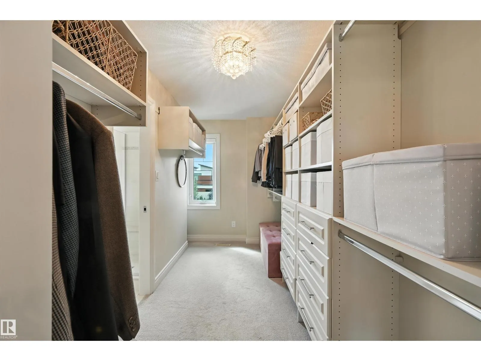 631 HOWATT DR SW