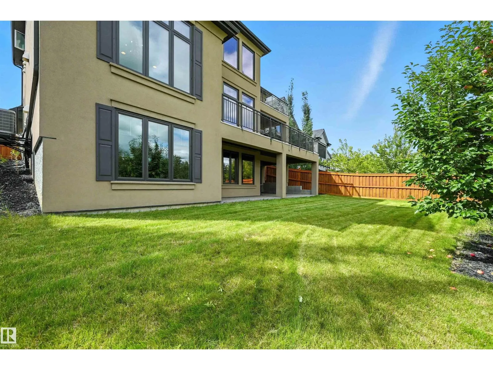 631 HOWATT DR SW