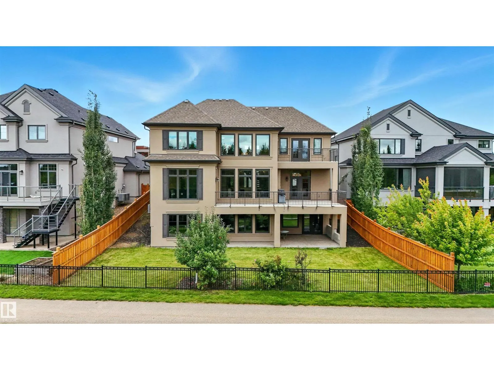 631 HOWATT DR SW