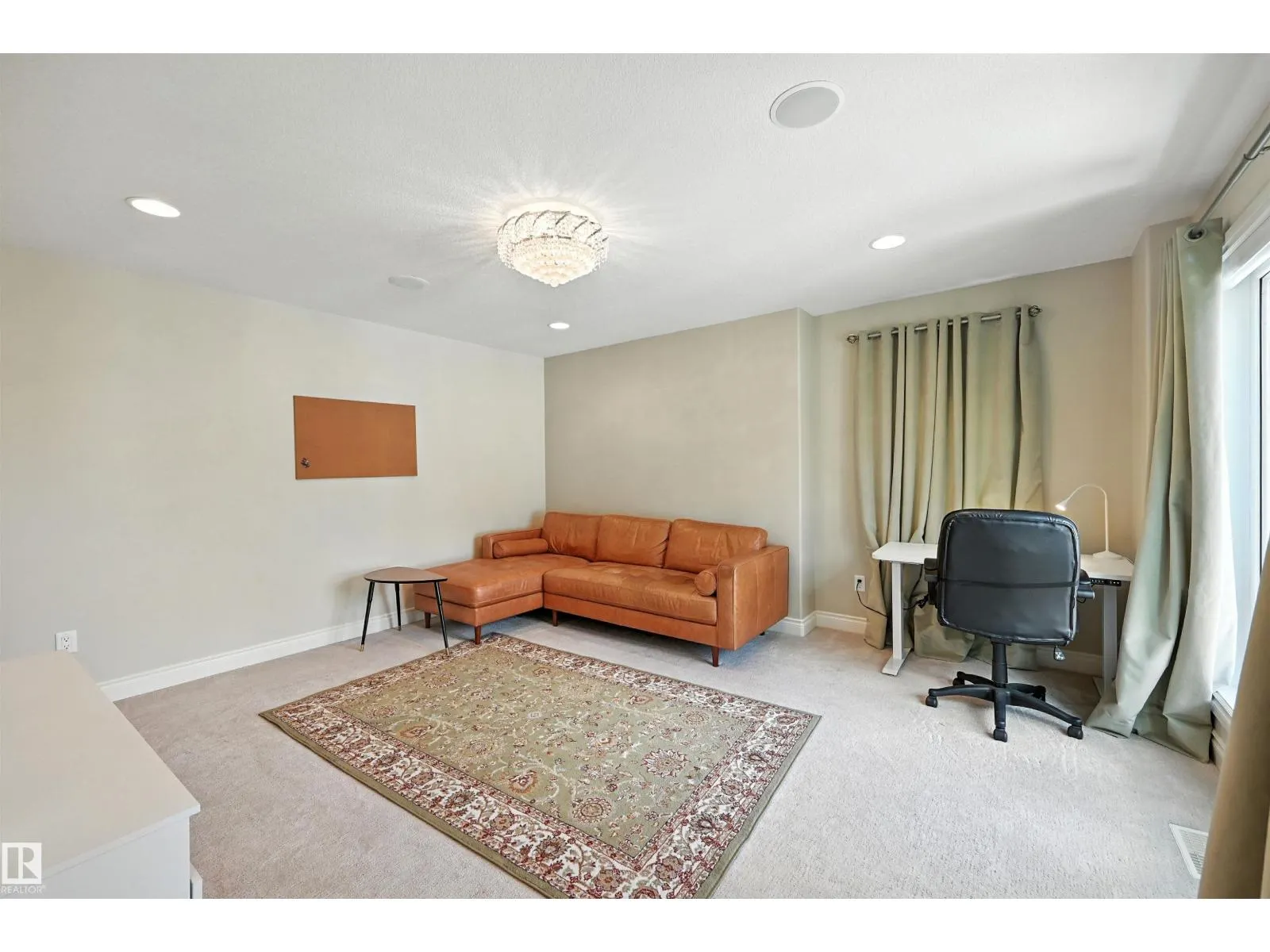 631 HOWATT DR SW
