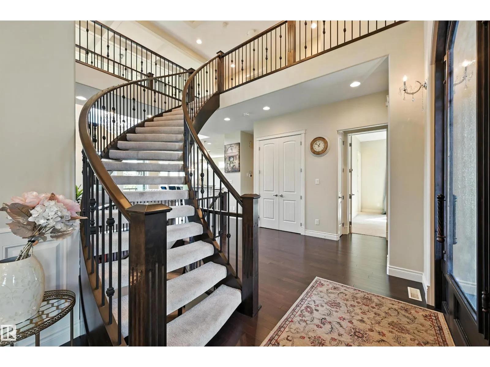 631 HOWATT DR SW