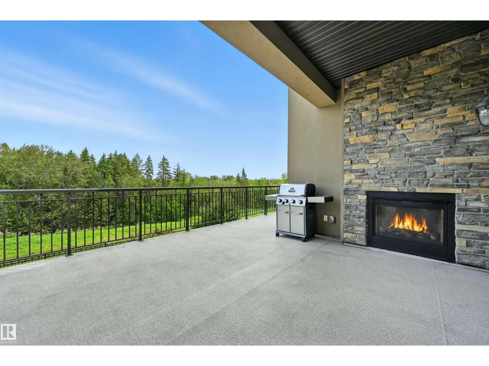 631 HOWATT DR SW