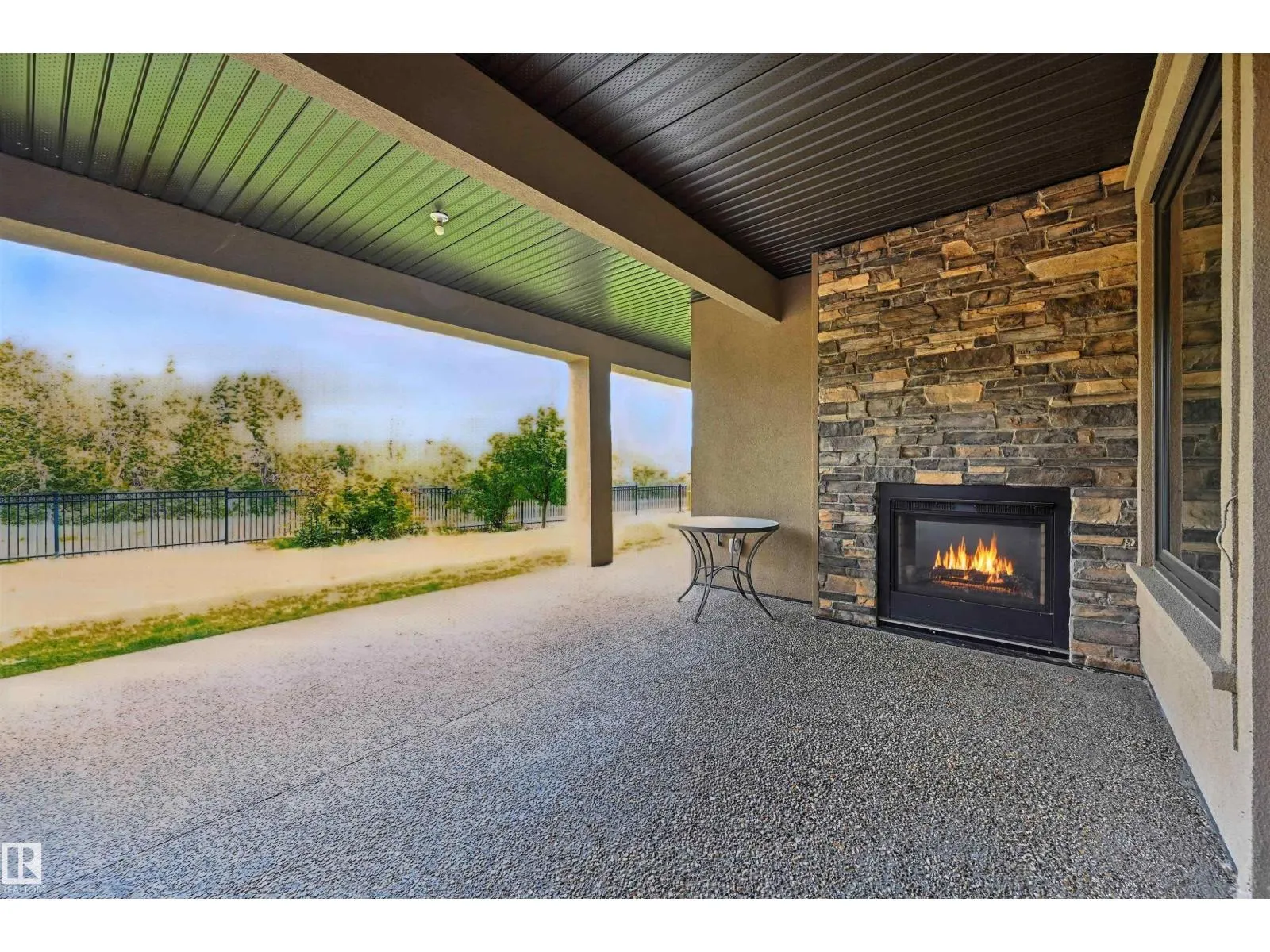 631 HOWATT DR SW