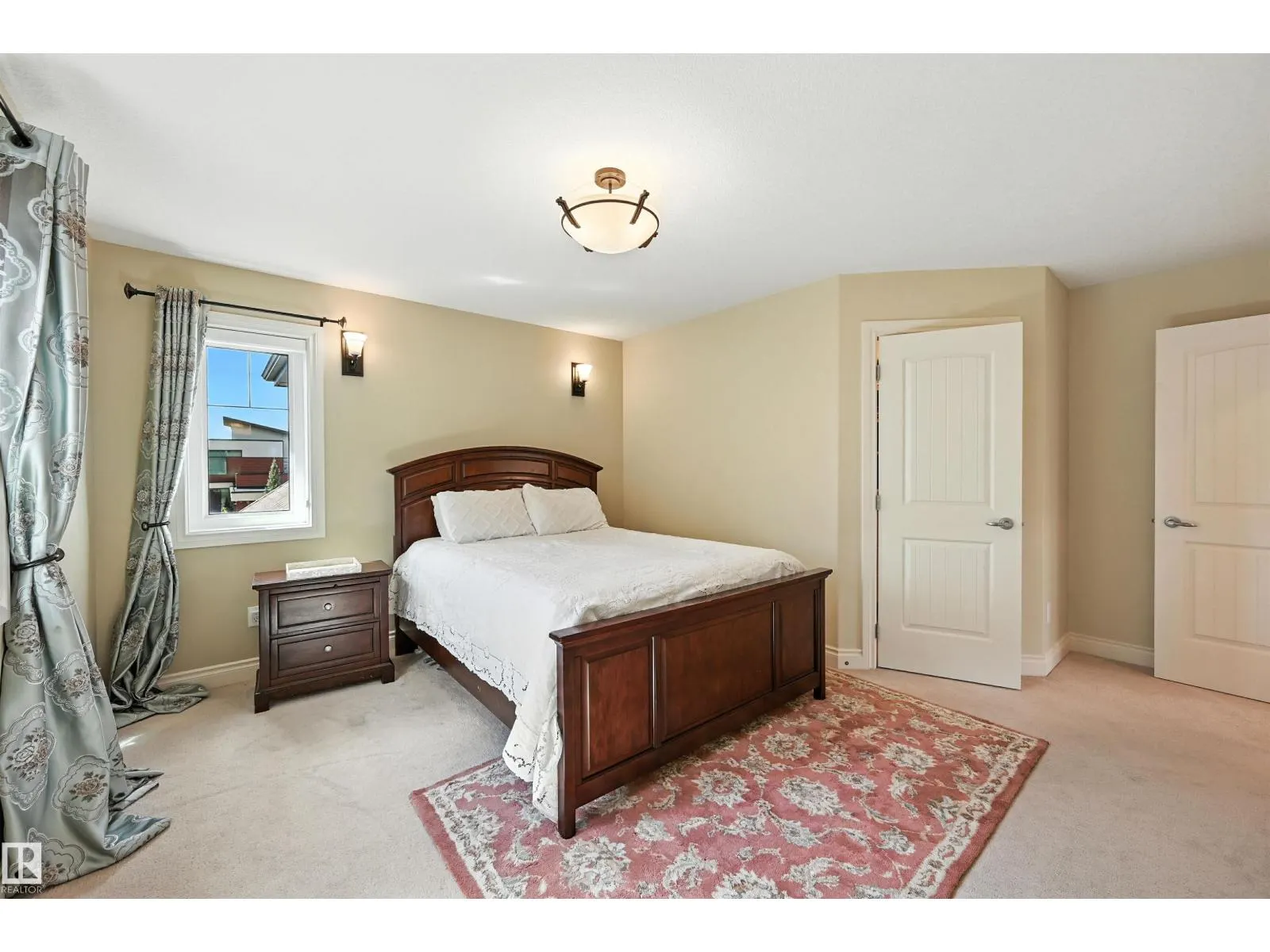 631 HOWATT DR SW