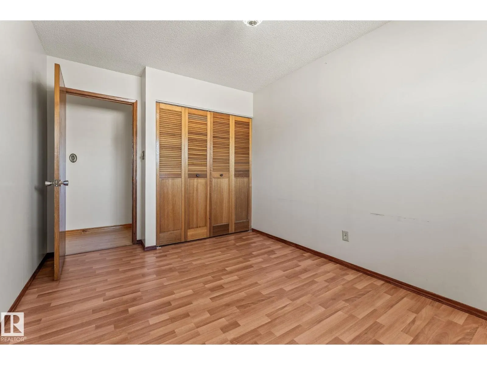 13820 86 ST NW