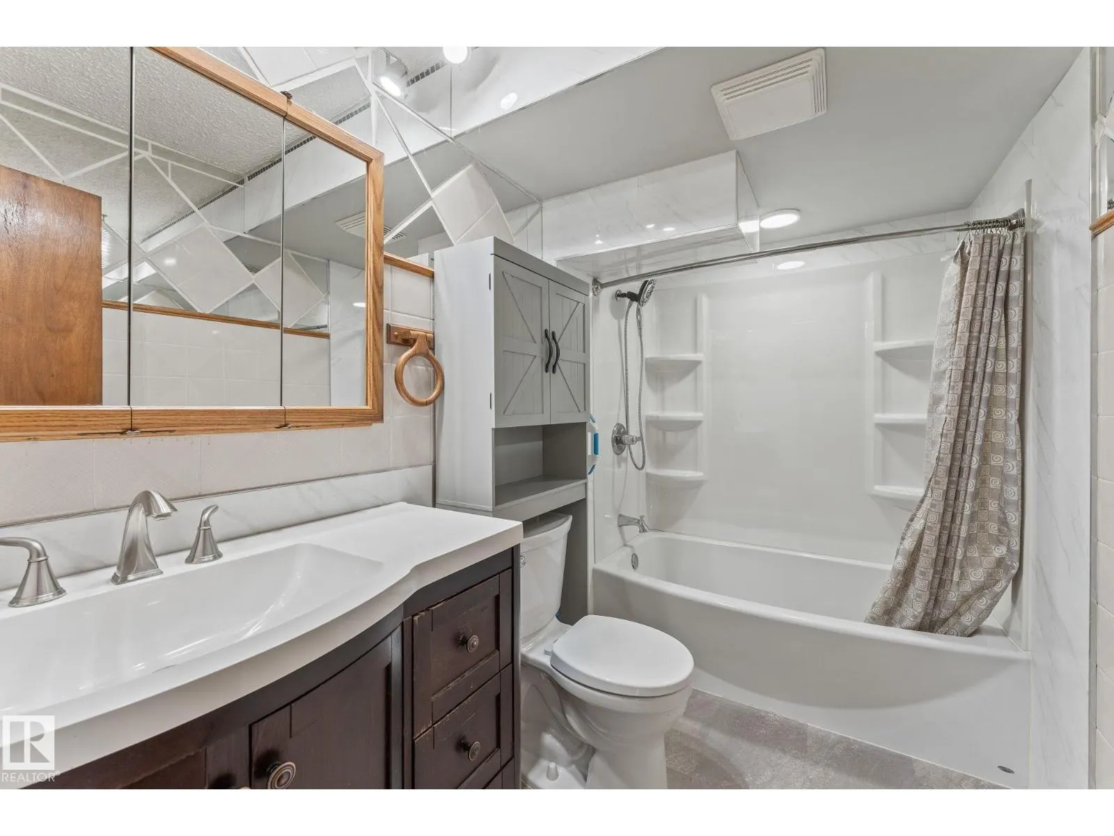 13820 86 ST NW