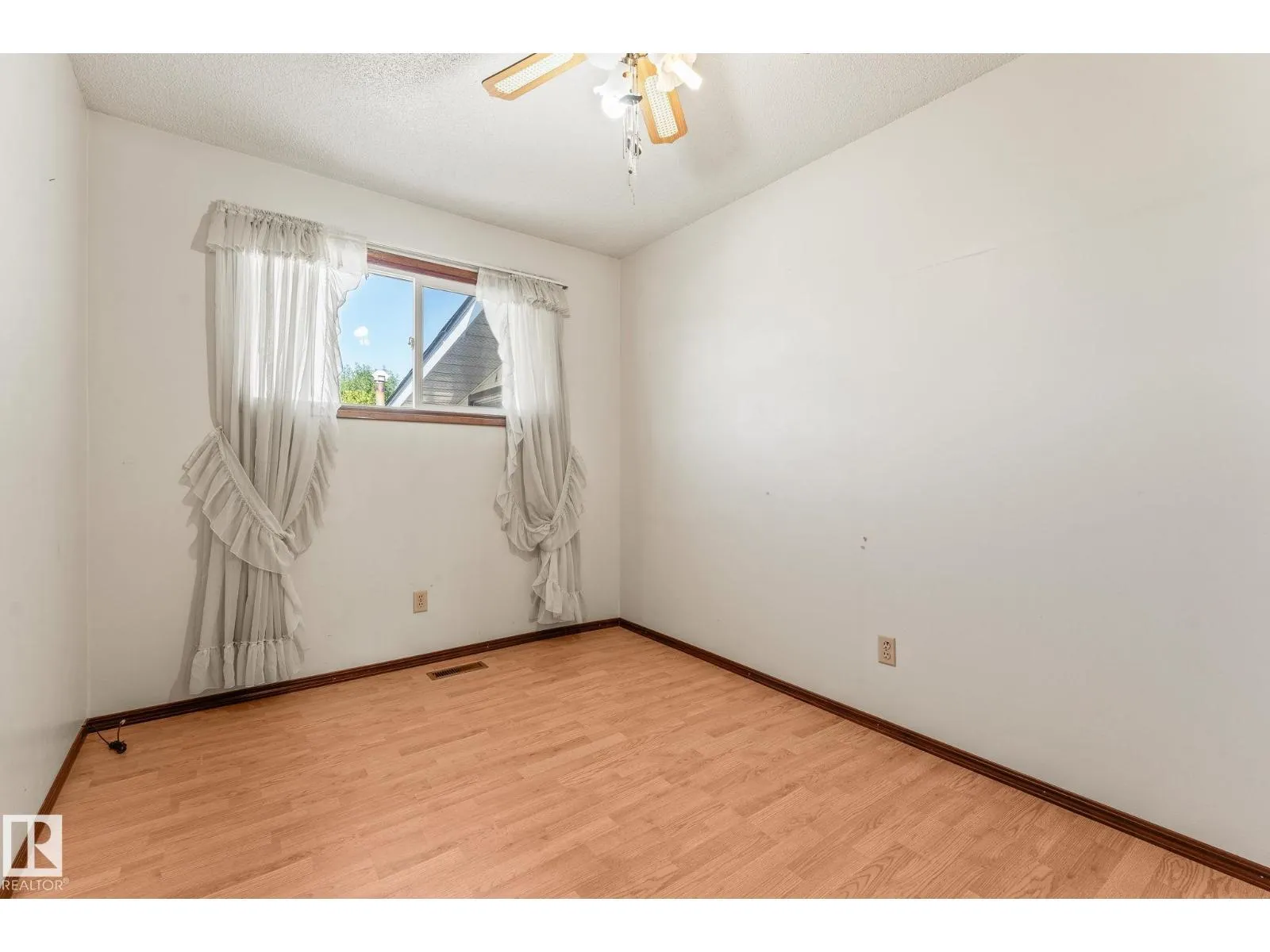 13820 86 ST NW