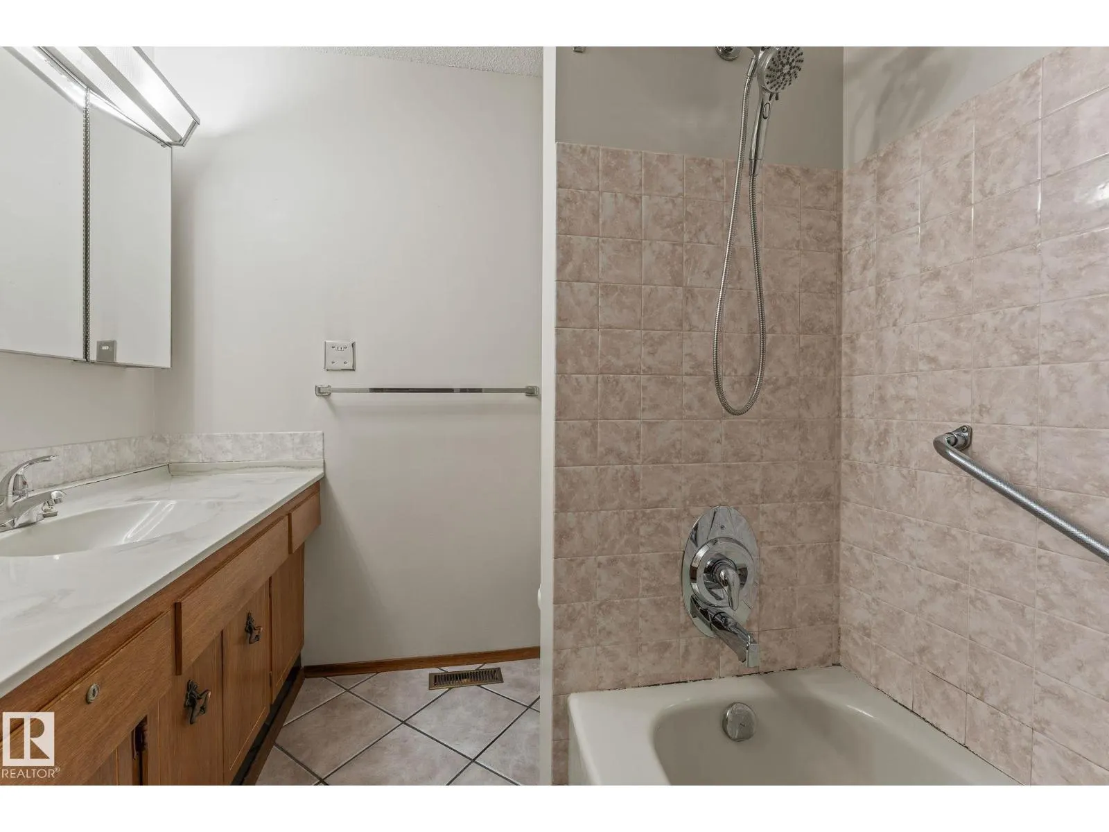 13820 86 ST NW
