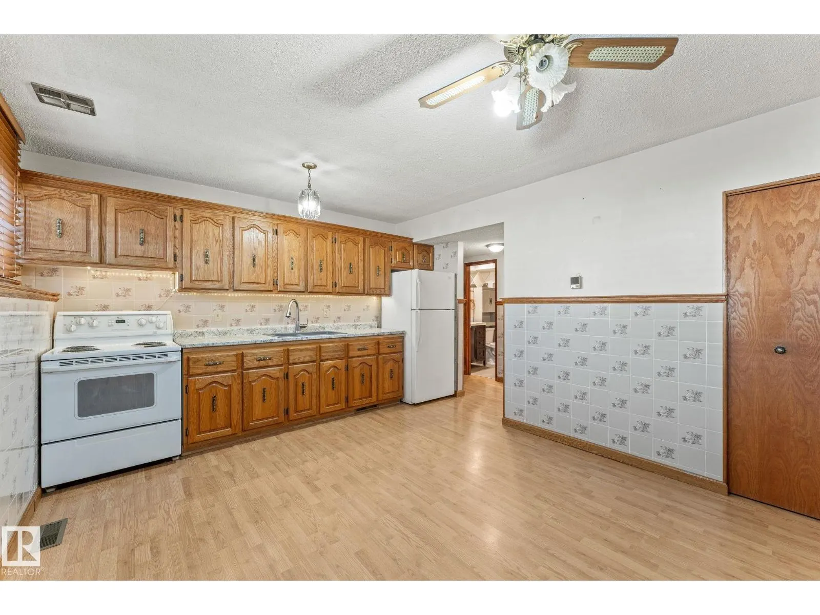 13820 86 ST NW