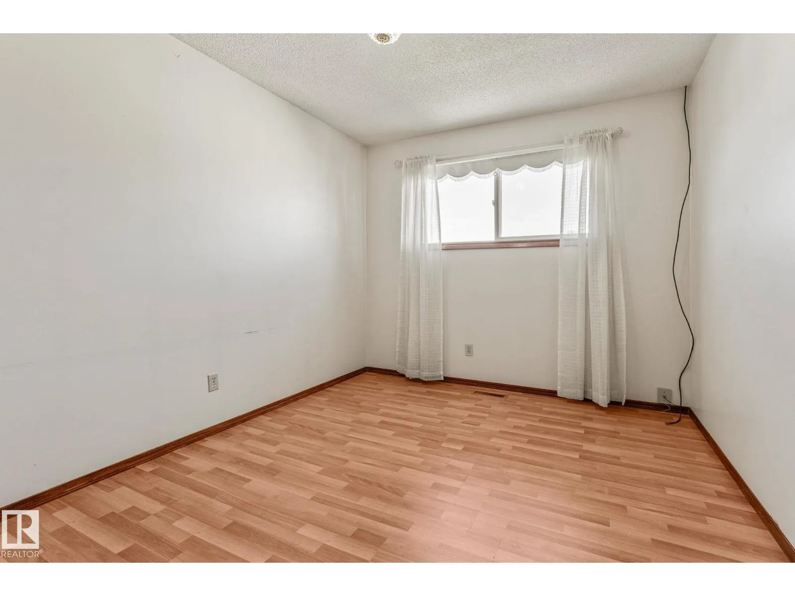 13820 86 ST NW