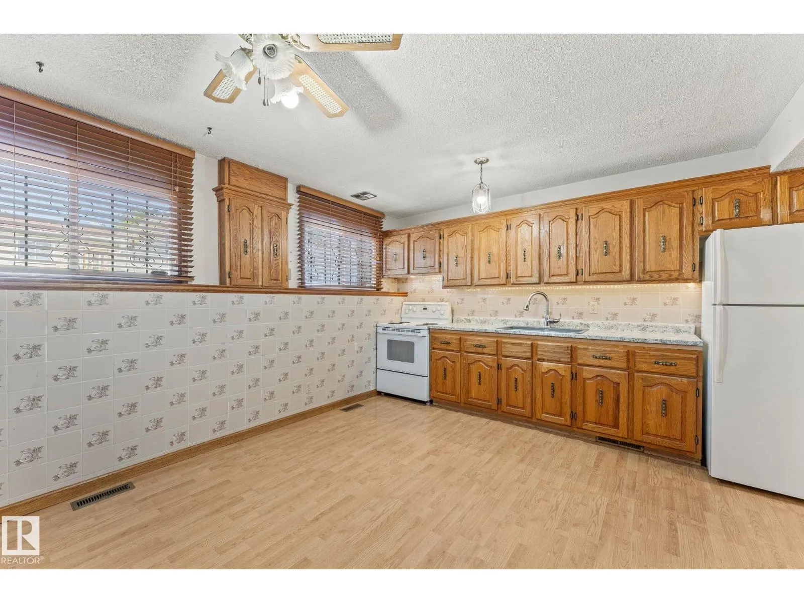 13820 86 ST NW
