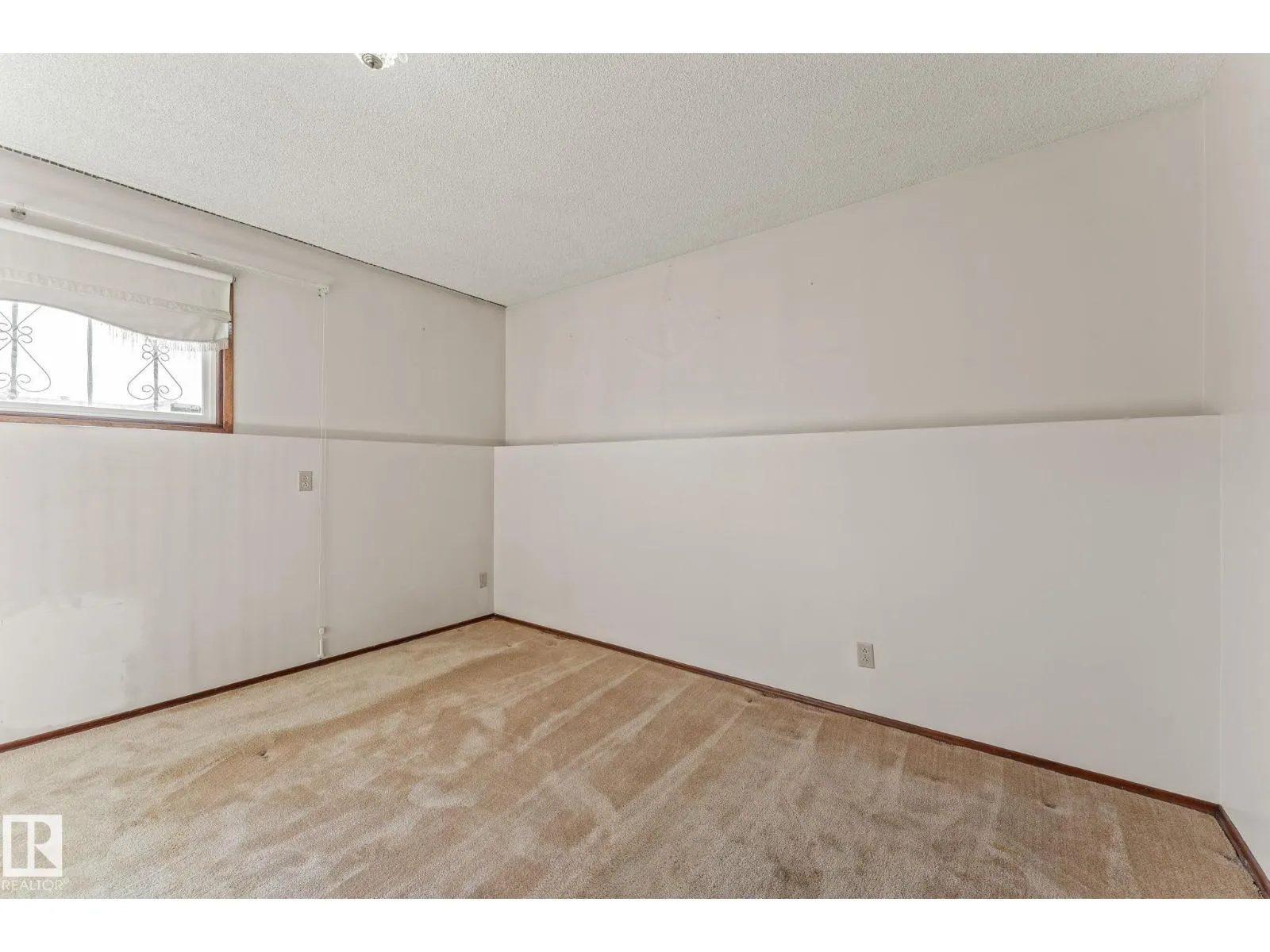 13820 86 ST NW