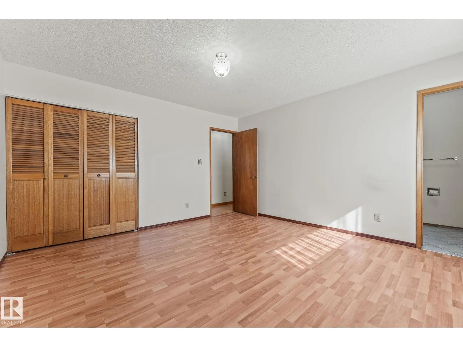 13820 86 ST NW