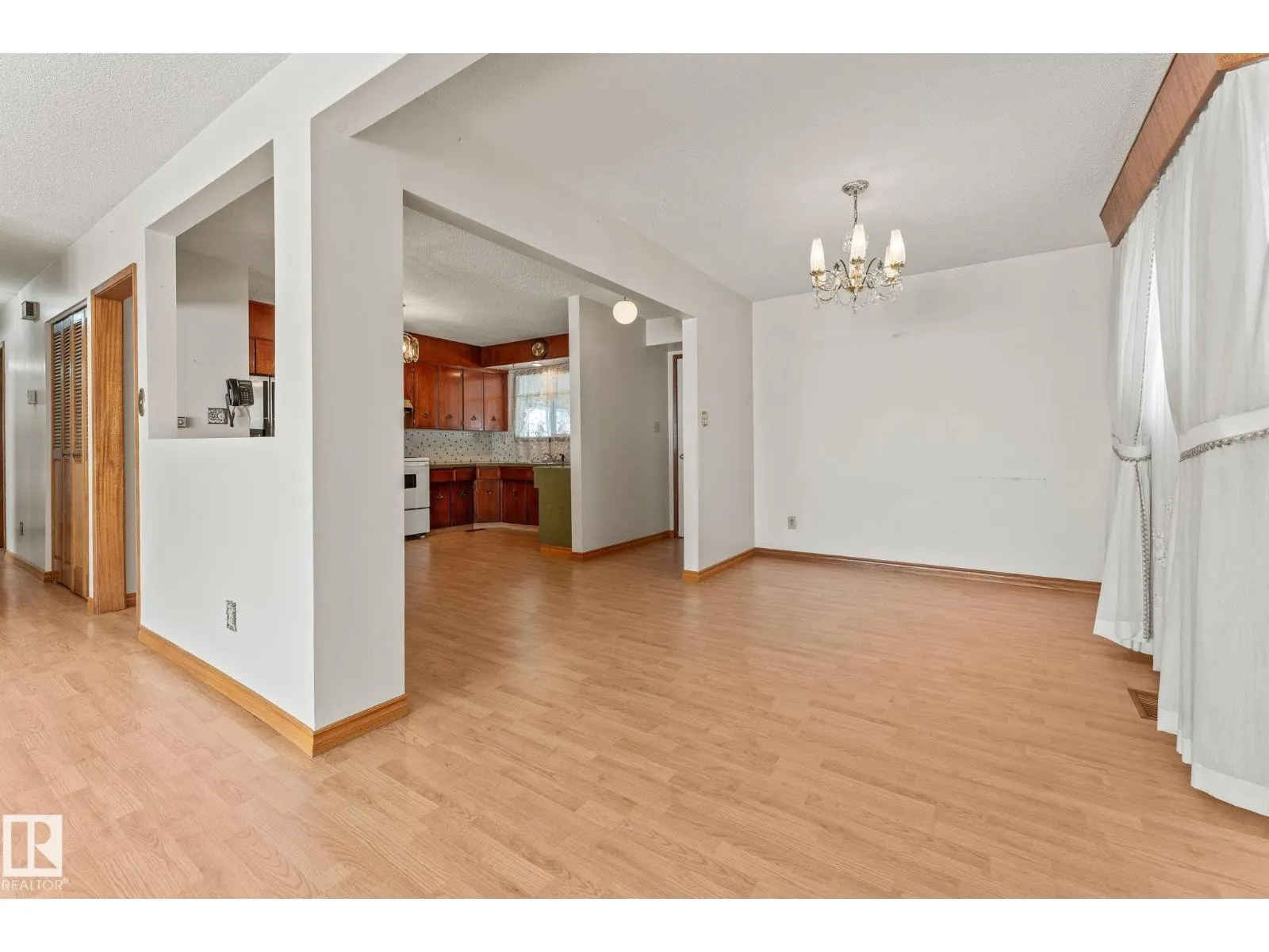 13820 86 ST NW