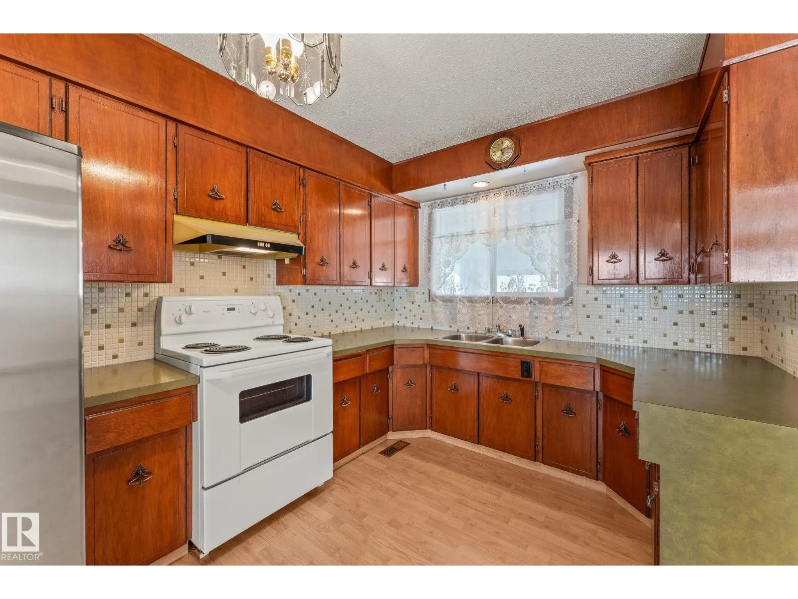 13820 86 ST NW