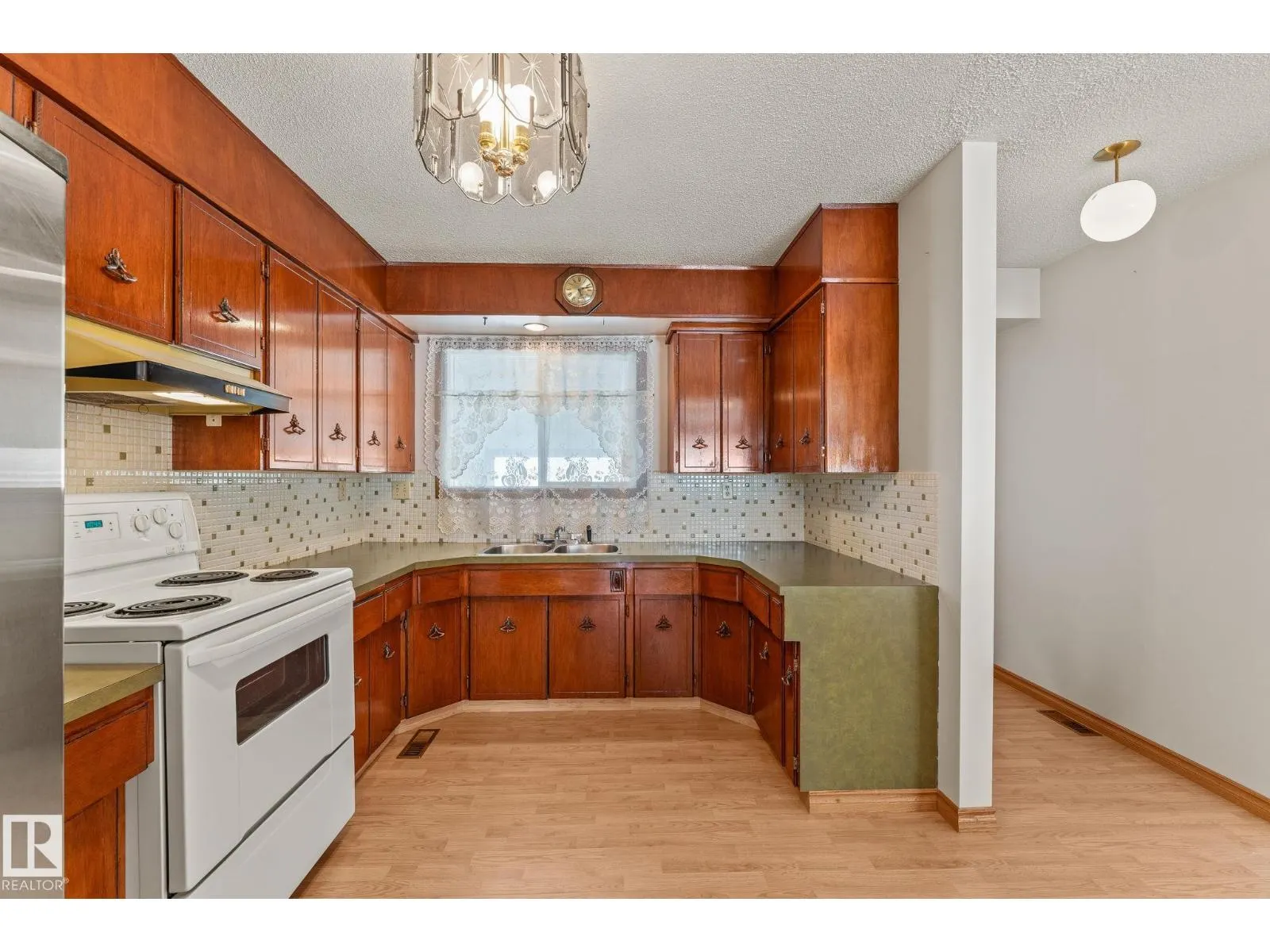 13820 86 ST NW