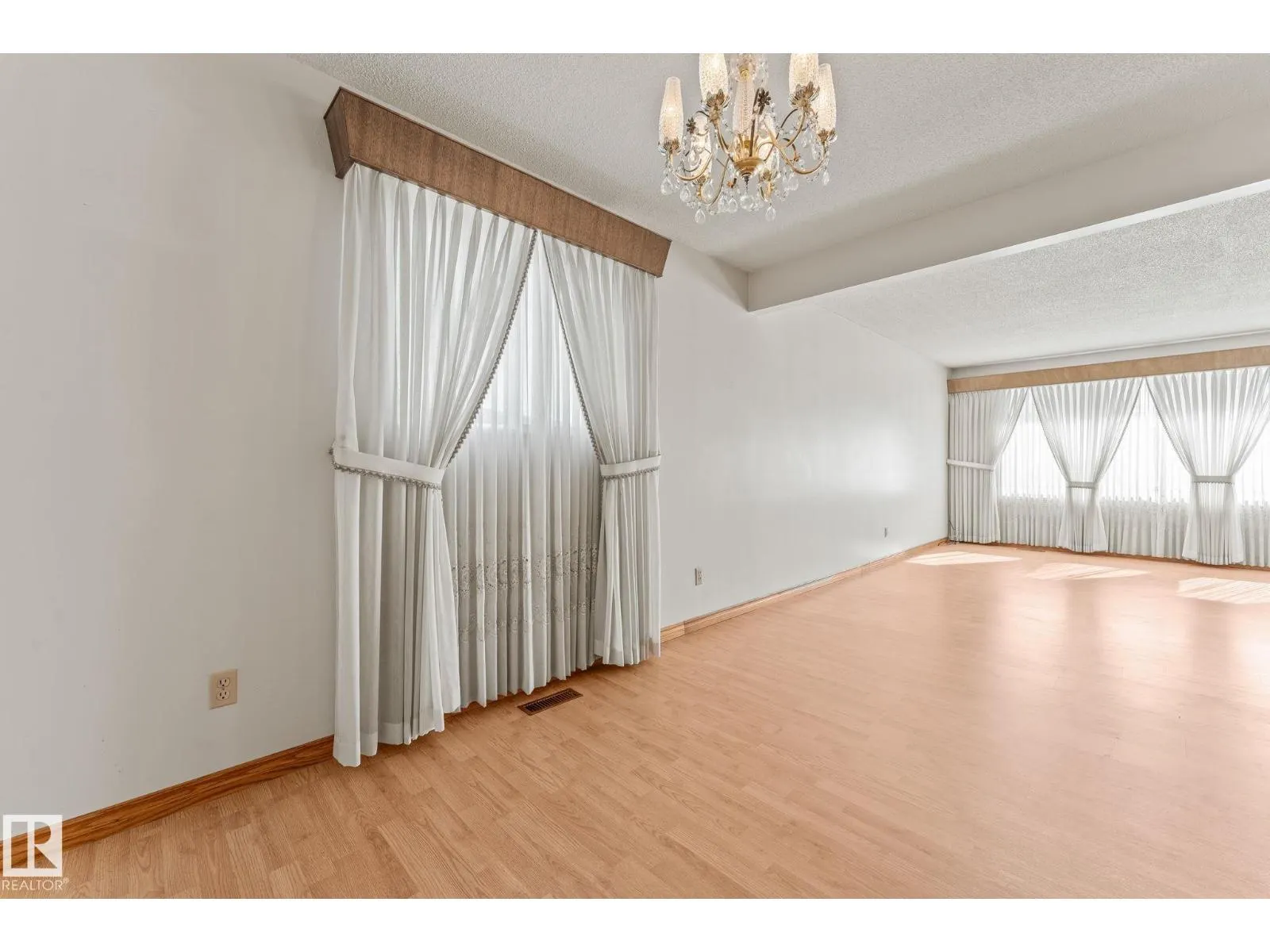 13820 86 ST NW