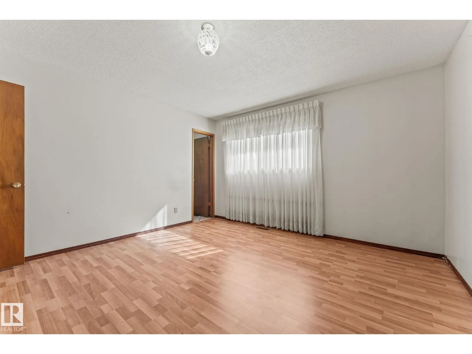 13820 86 ST NW