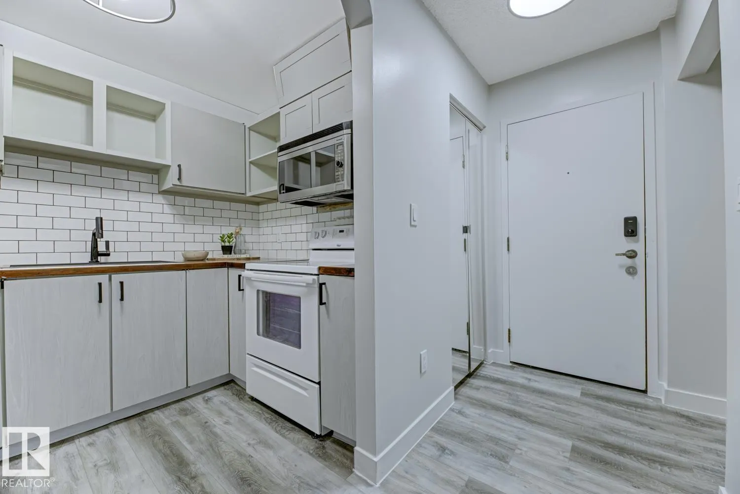 #301 10138 116 ST NW