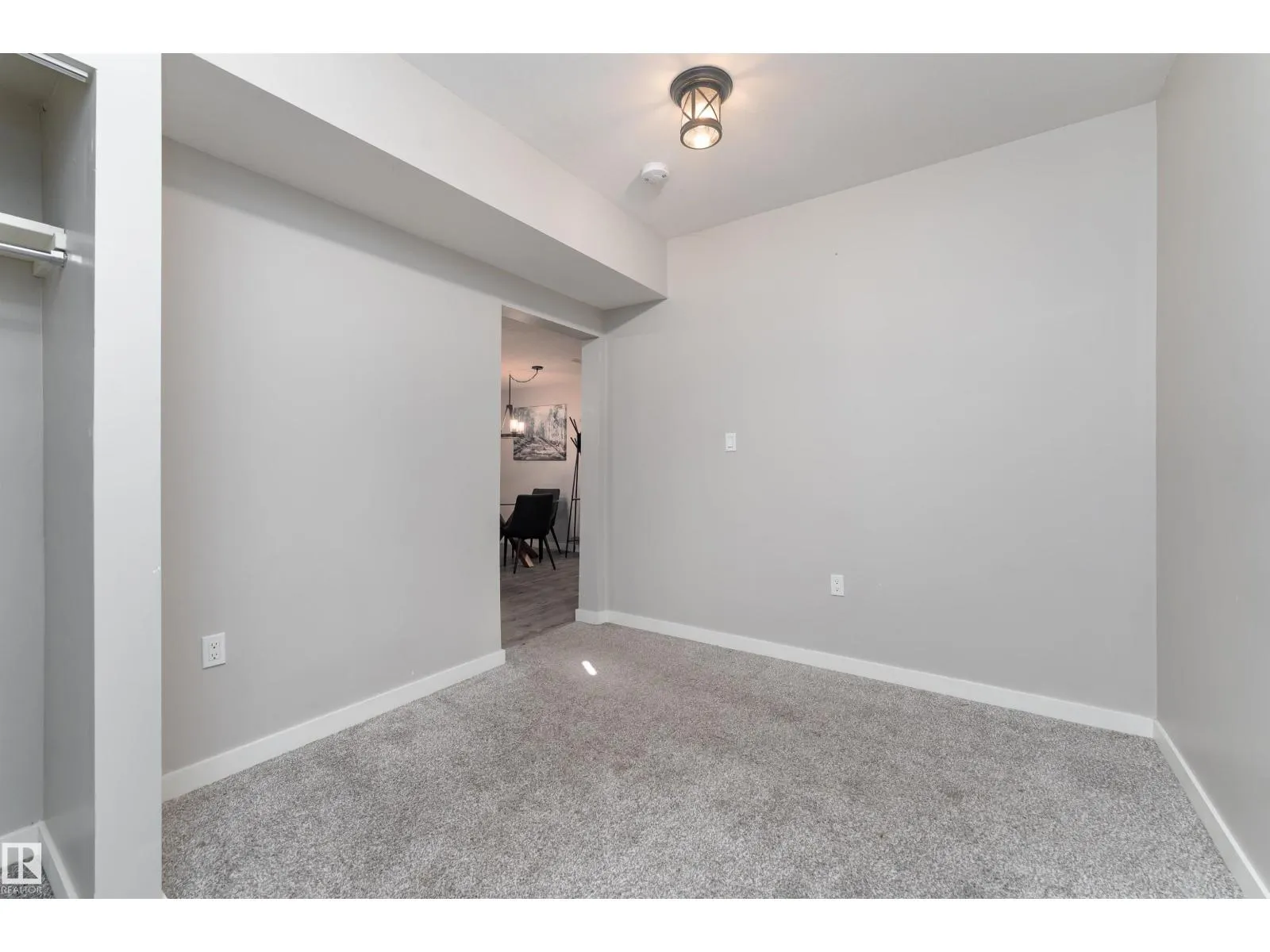 6004 102 AV NW