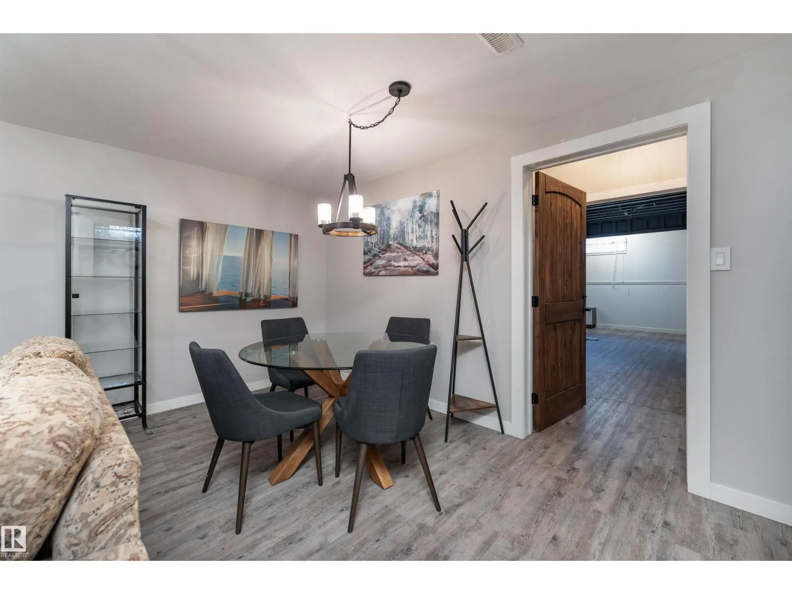 6004 102 AV NW