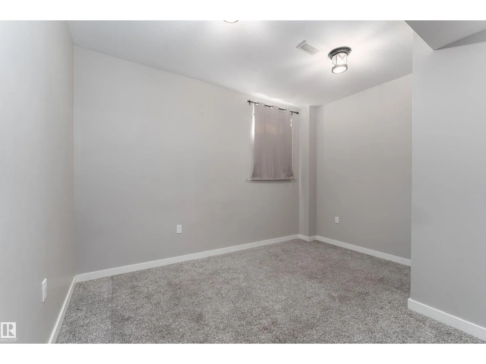 6004 102 AV NW