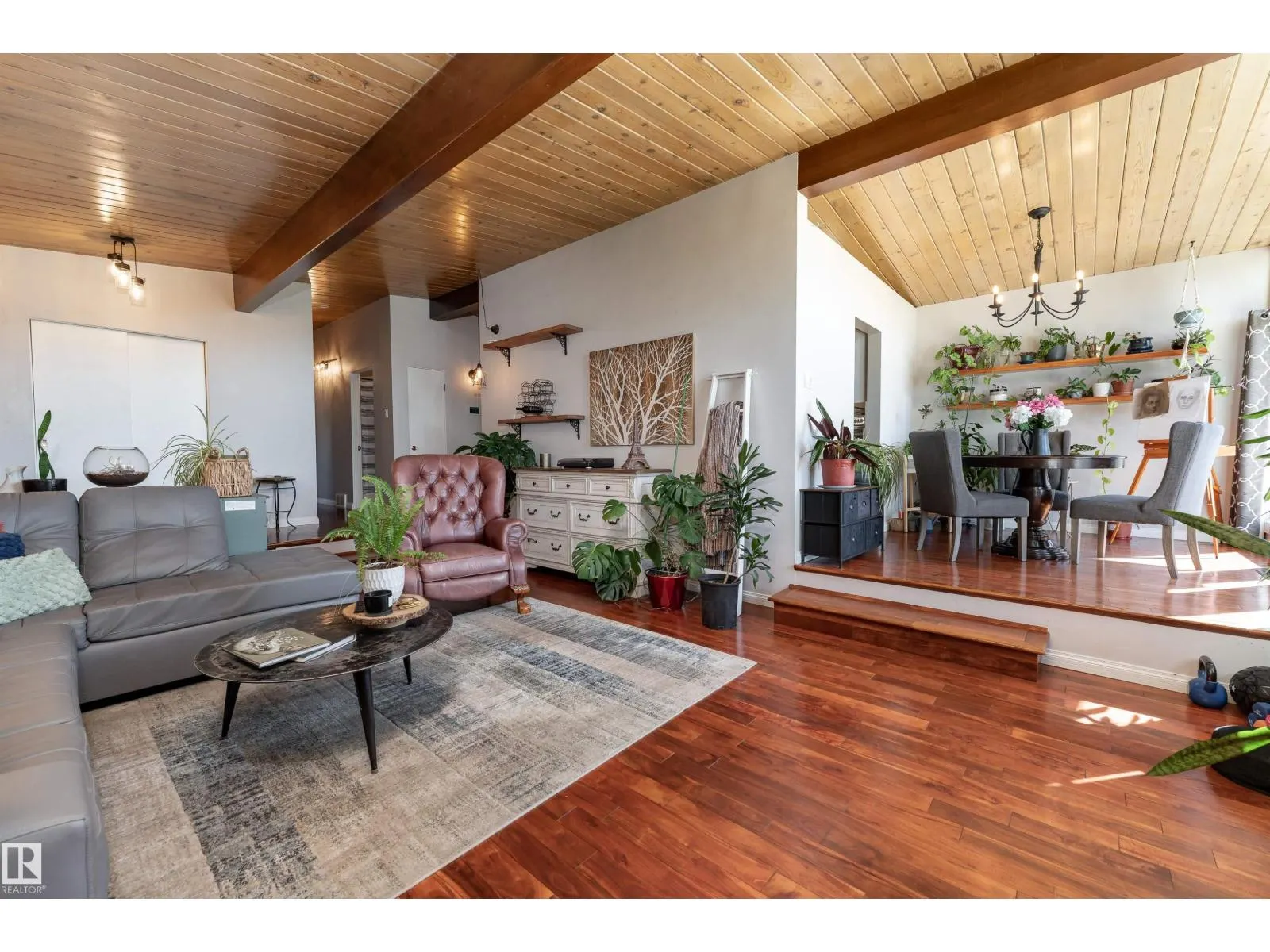 6004 102 AV NW