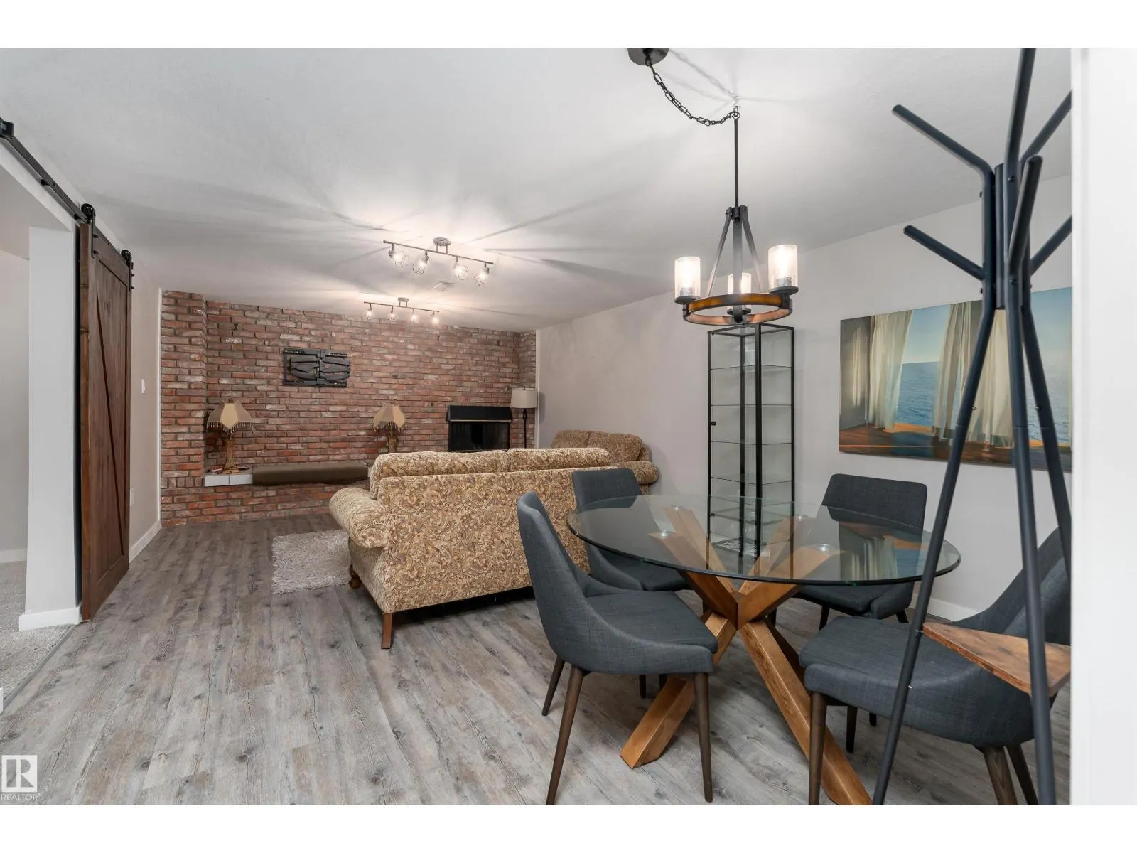 6004 102 AV NW