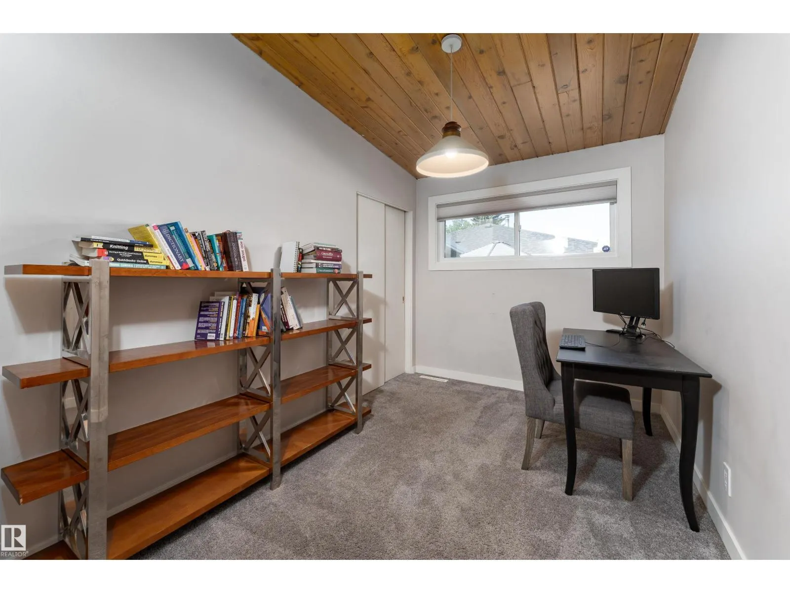 6004 102 AV NW