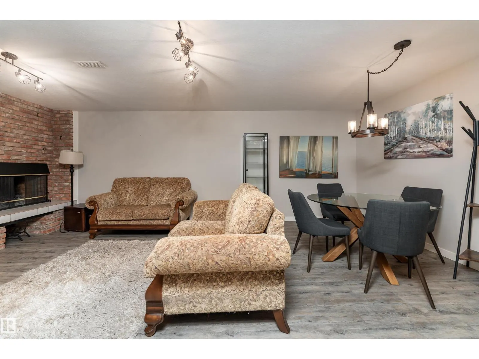 6004 102 AV NW