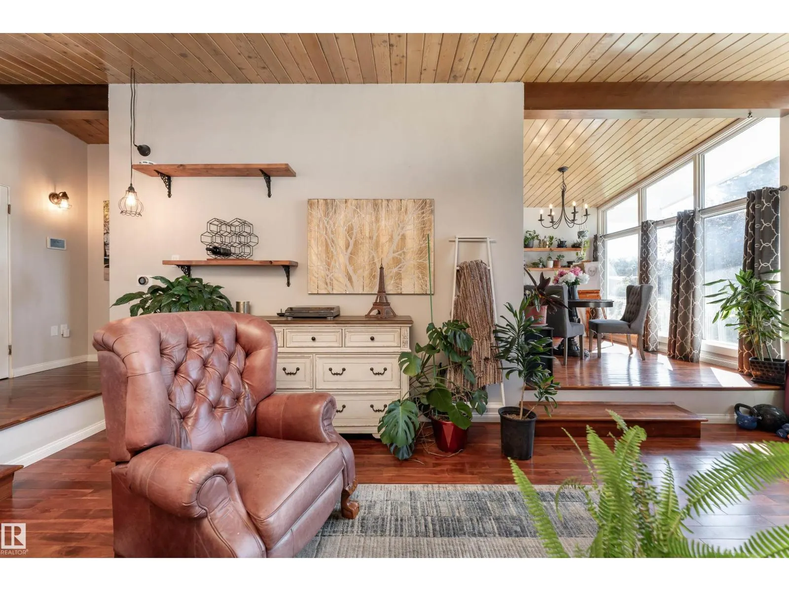 6004 102 AV NW