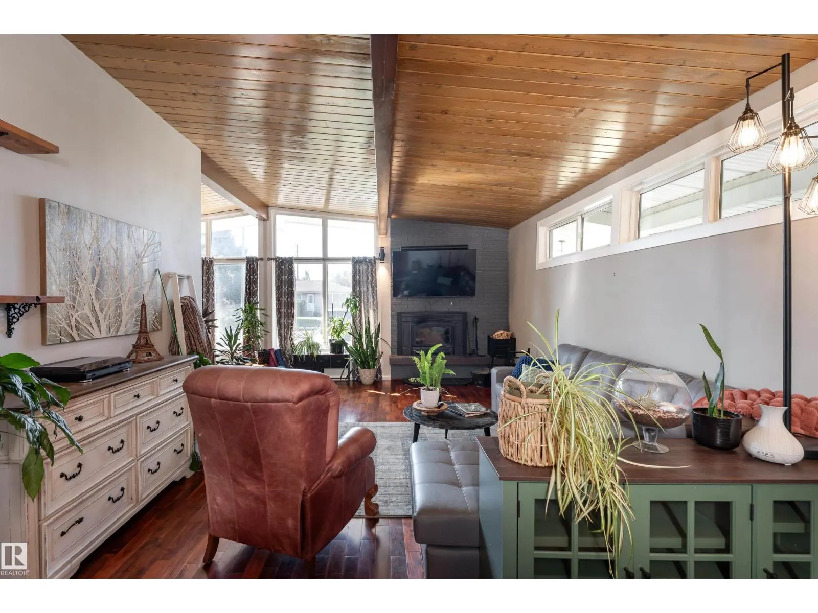 6004 102 AV NW