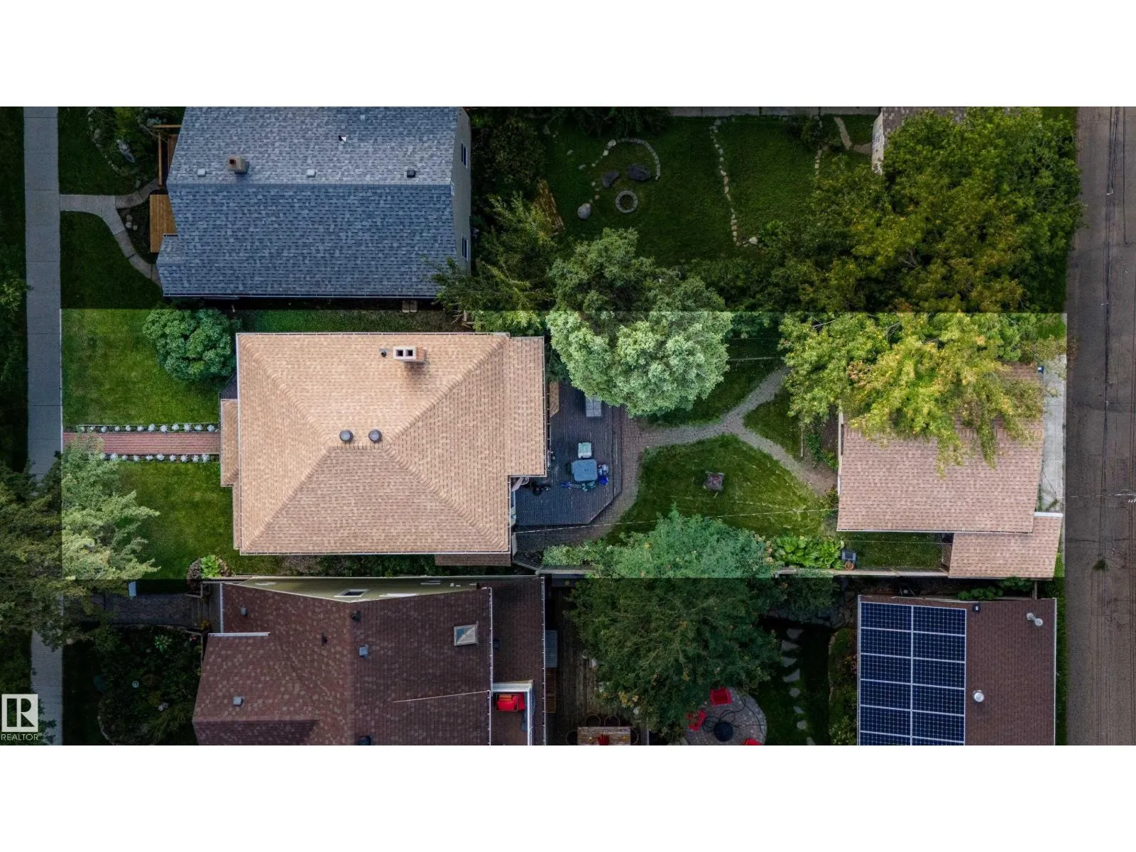 9806 88 AV NW