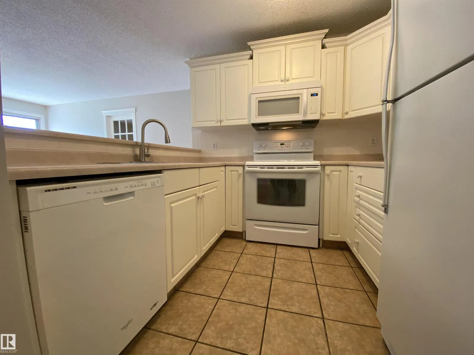 #304 6210 101 AV NW