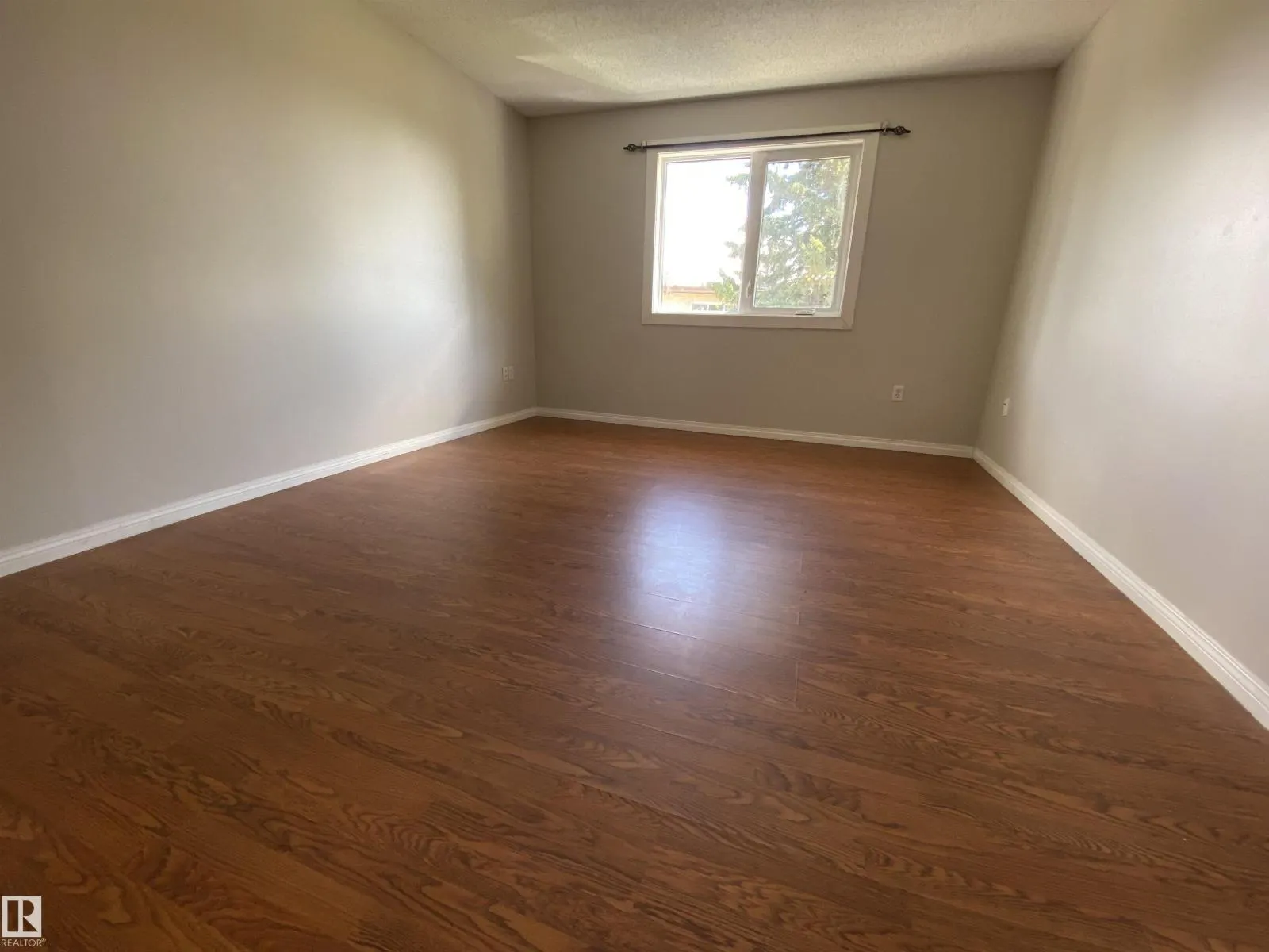 #304 6210 101 AV NW