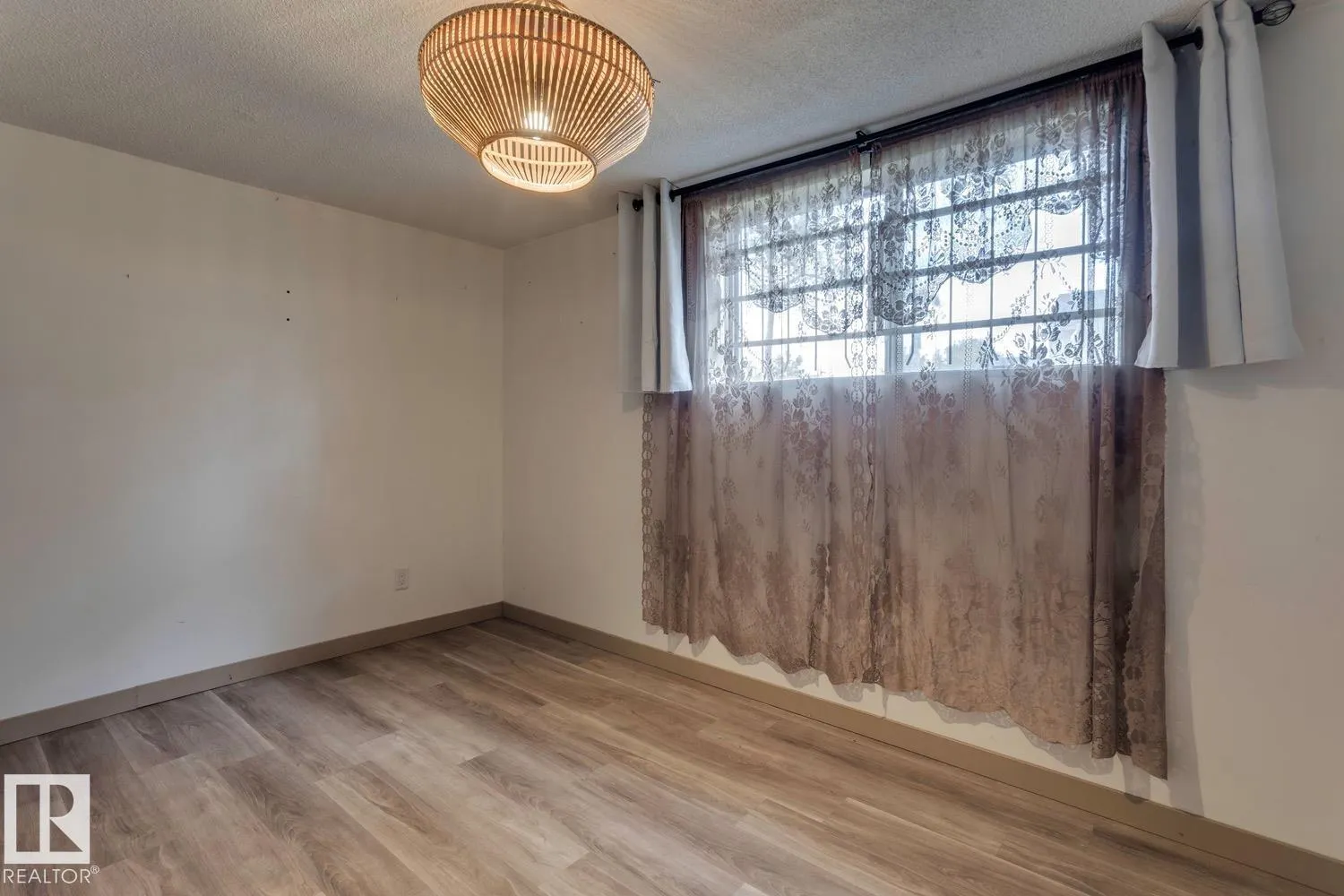 11348 87 ST NW