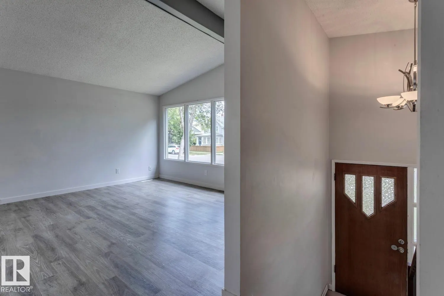 11348 87 ST NW