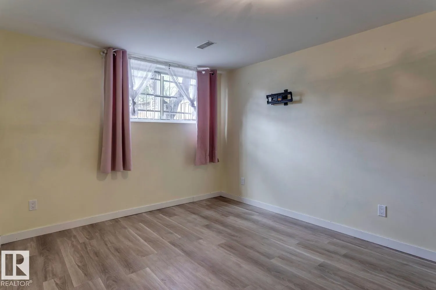 11348 87 ST NW