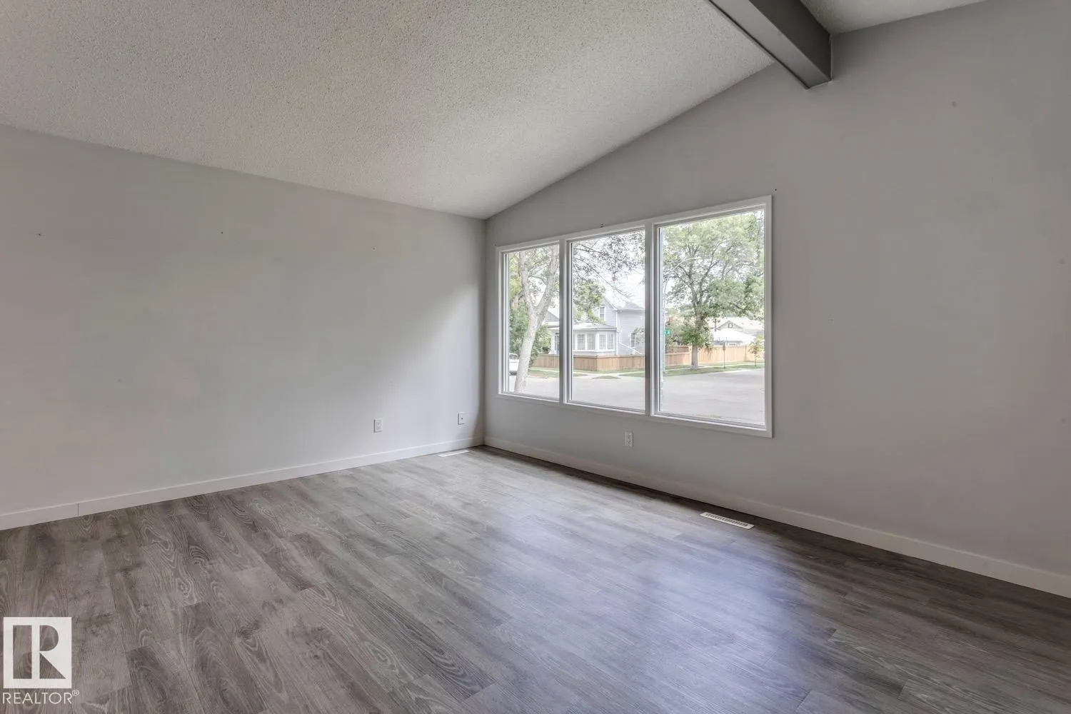 11348 87 ST NW