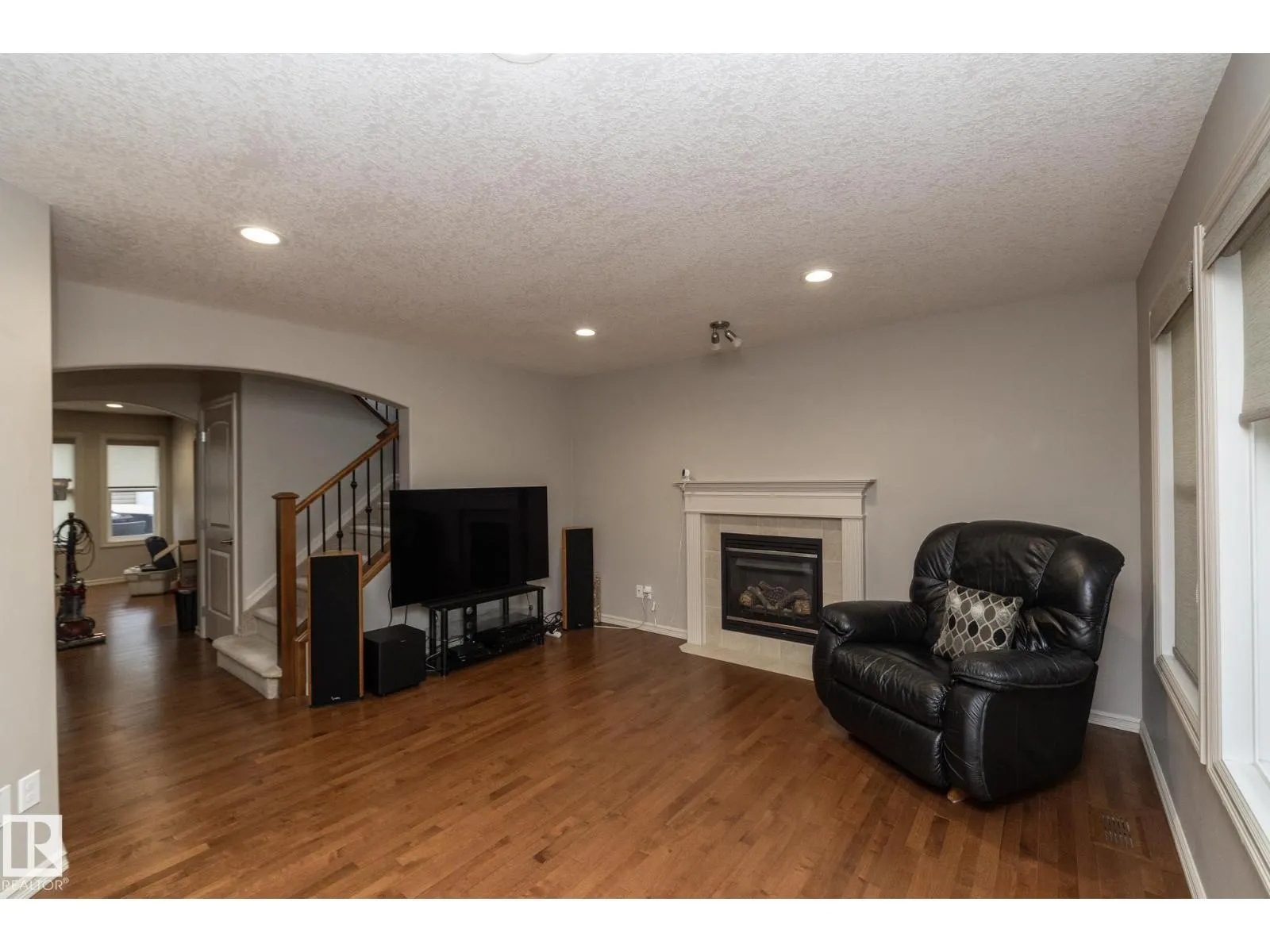 7117 SOUTH TERWILLEGAR DR NW