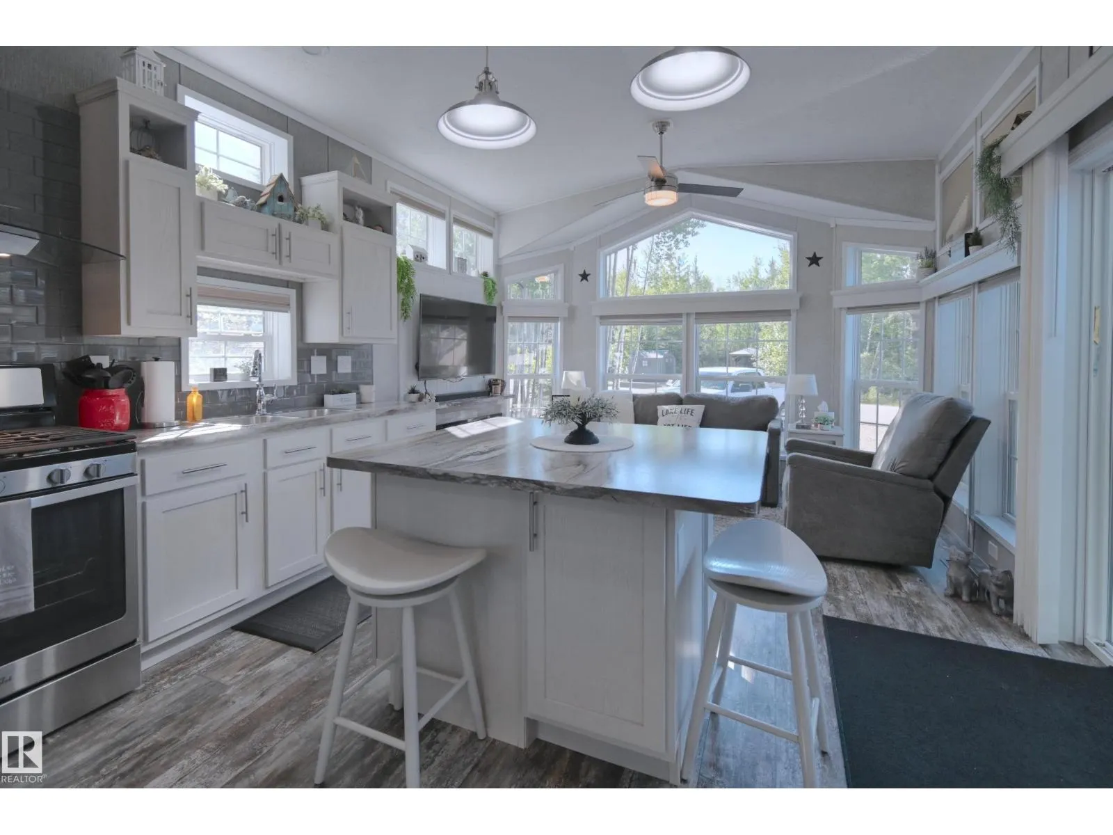 #64 53206 RGE ROAD 55 A