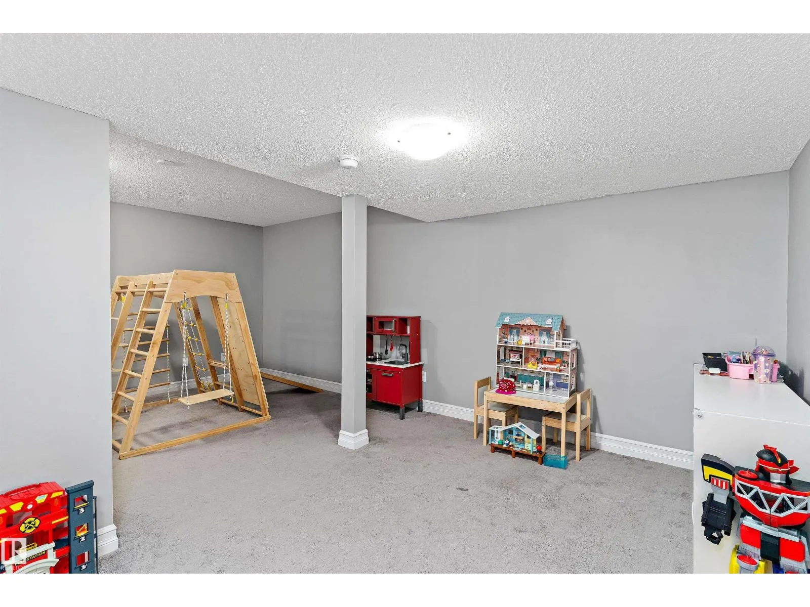 5813 64 ST