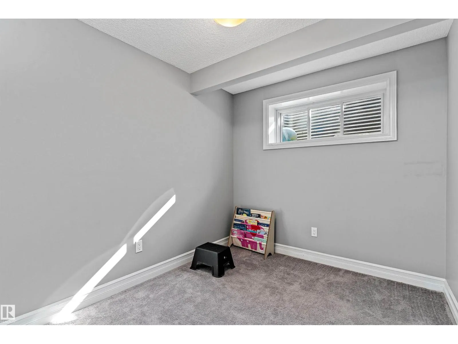 5813 64 ST