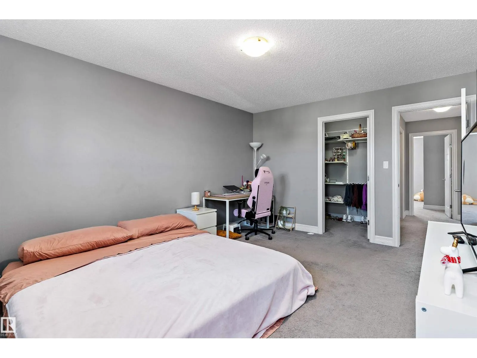 5813 64 ST
