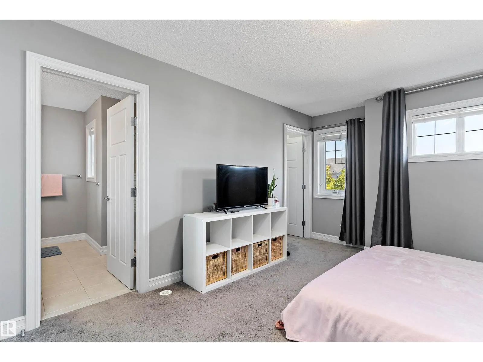 5813 64 ST