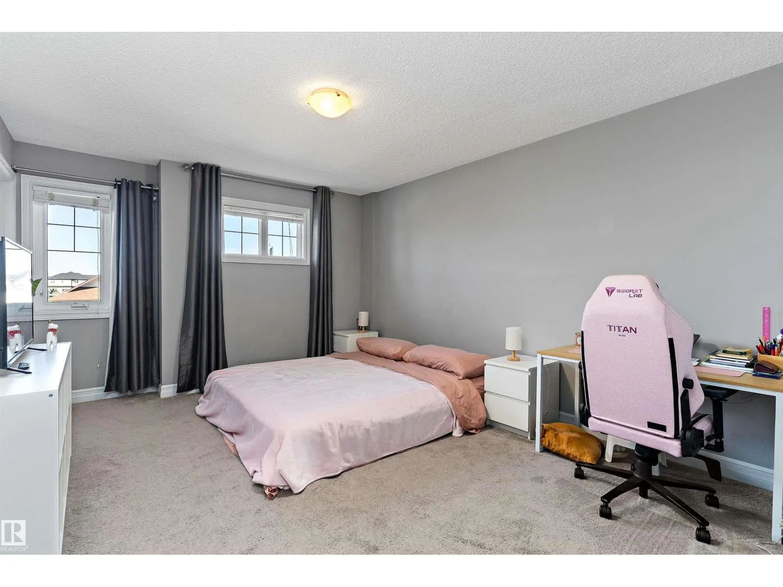 5813 64 ST