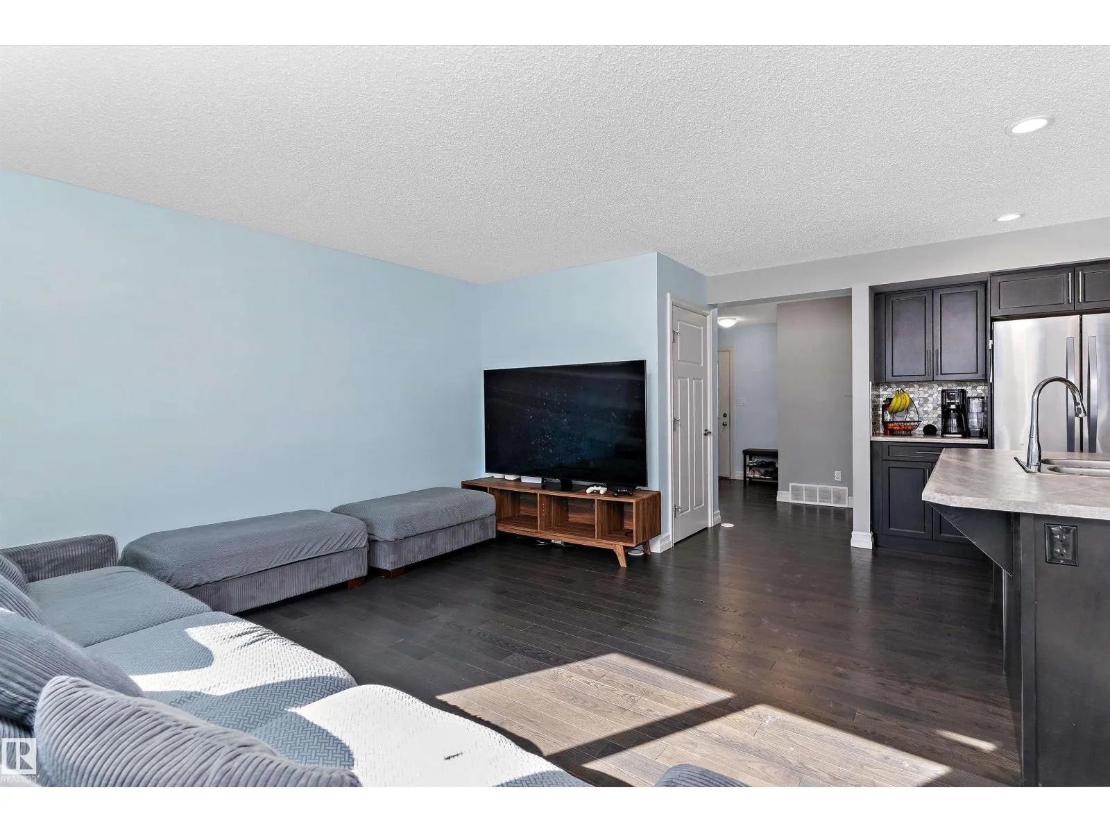 5813 64 ST