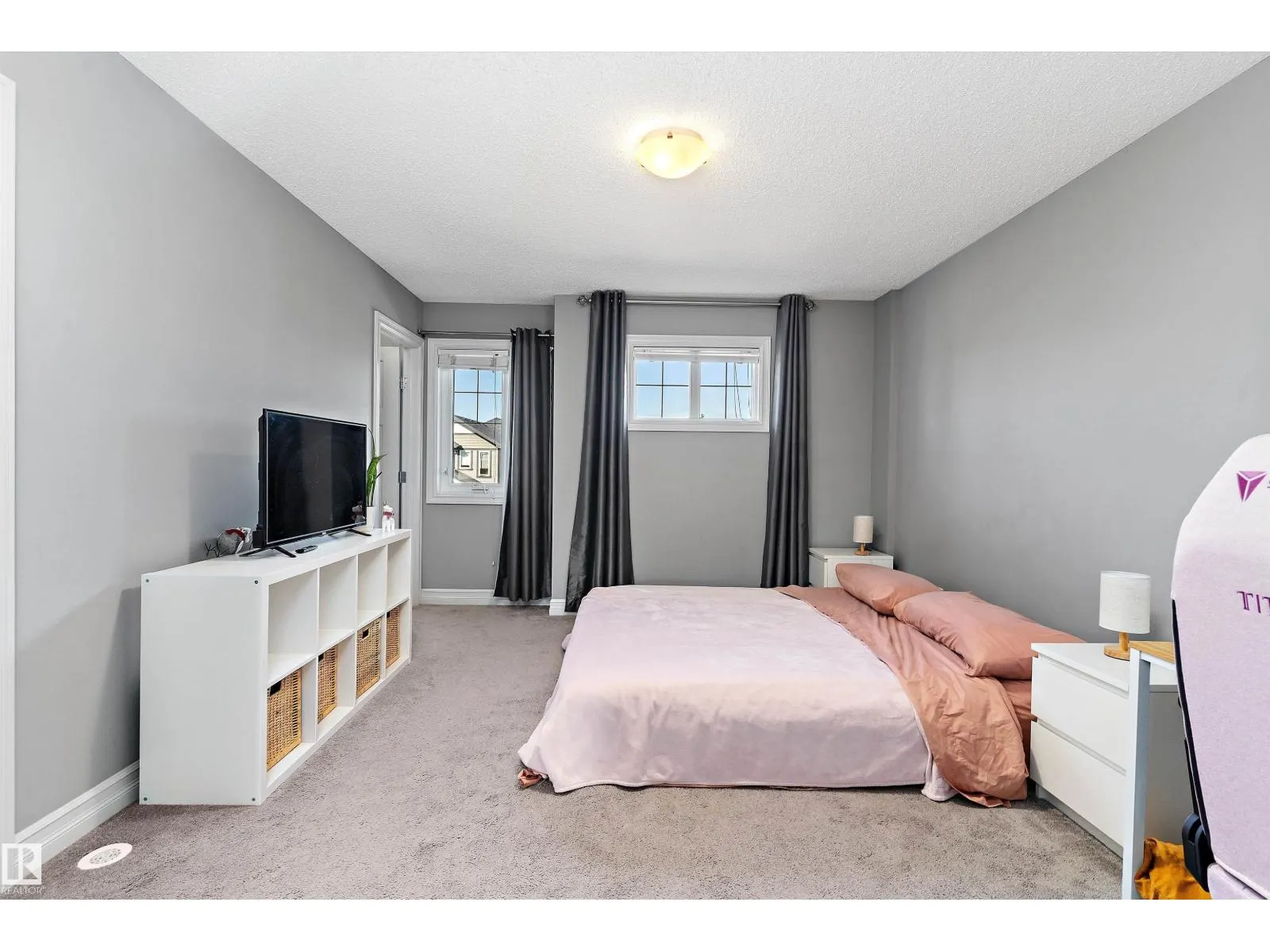 5813 64 ST