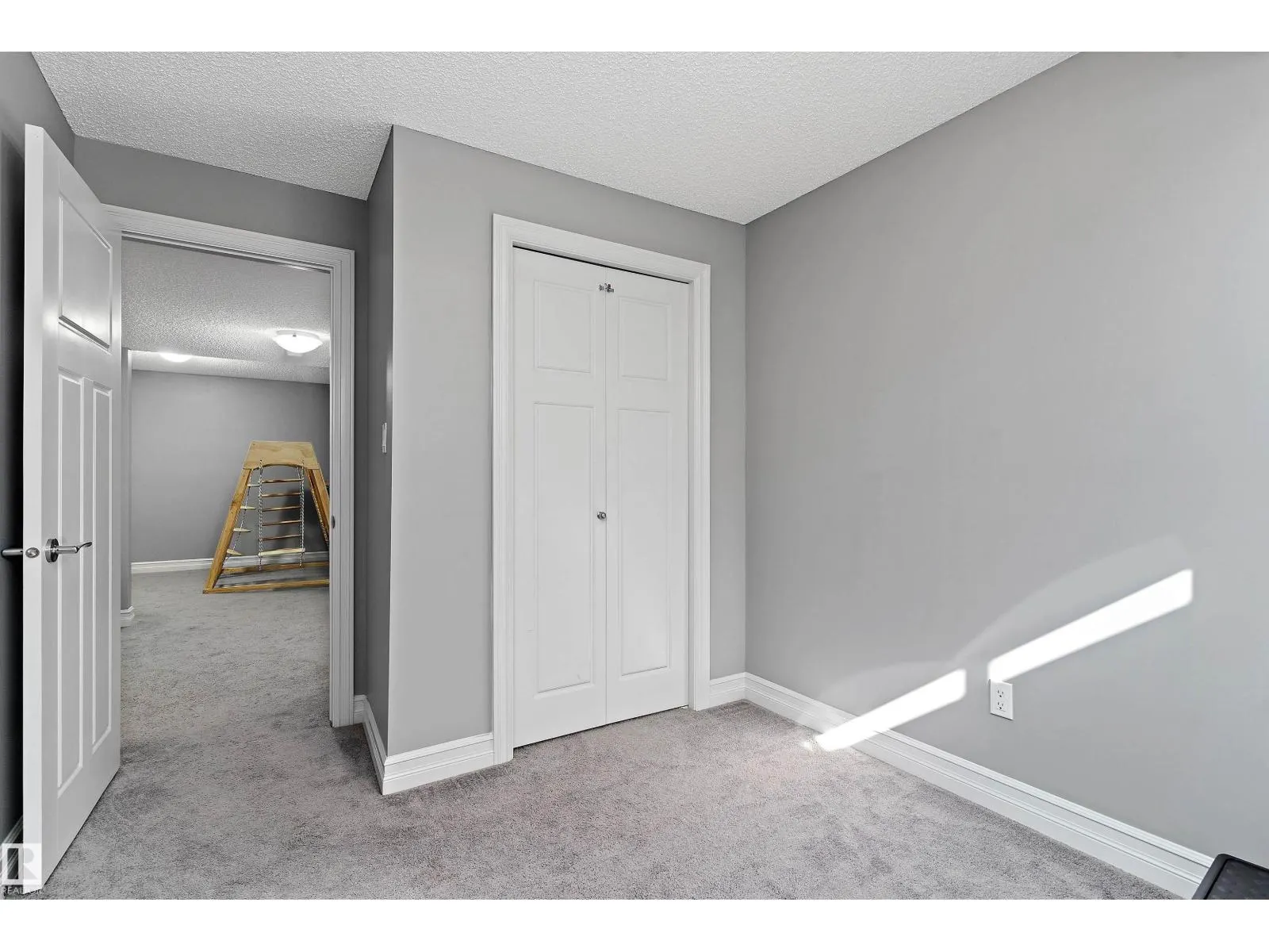 5813 64 ST