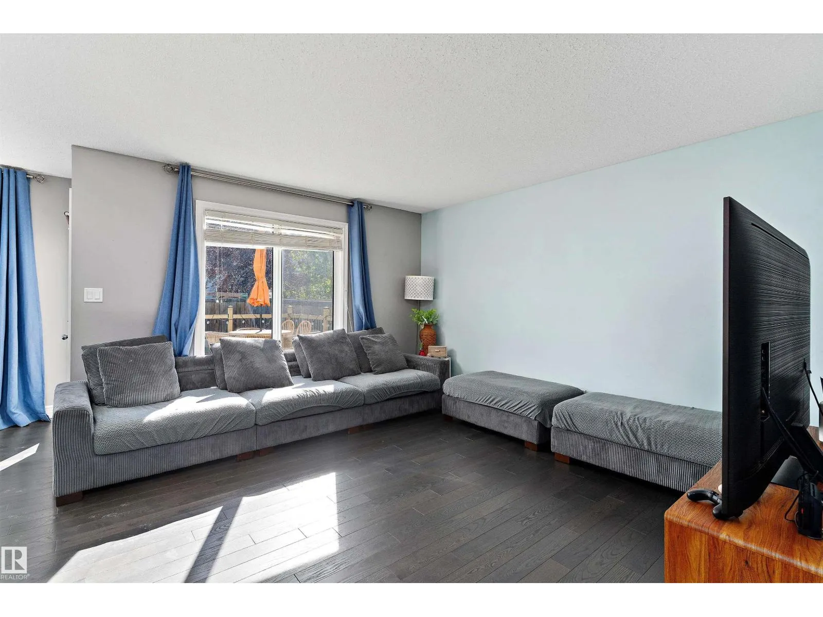 5813 64 ST